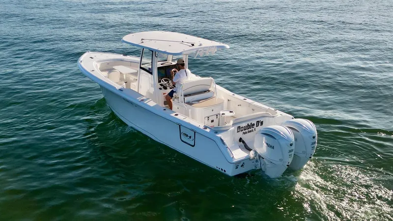 No Name 2024 30 Sea Hunt Yacht Photos Pics 2024 Sea Hunt 305 Ultra boat cruising on open water, featuring dual engines.