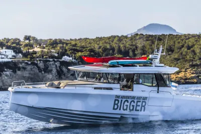 2025 Axopar 45 XC Cross Cabin