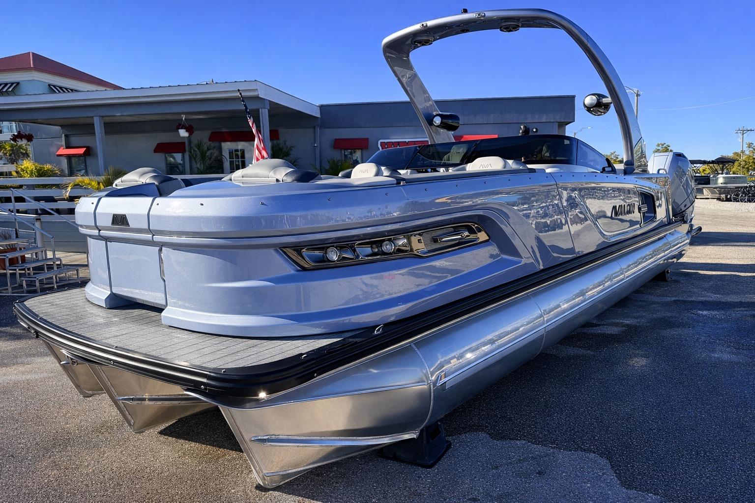 Avalon 2785 Avalon Excalibur Windshield Quad Lounger, Twin Mercury 425hp V-10's w Joystick