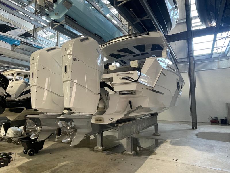 2022 Cruisers Yachts 42 GLS OB