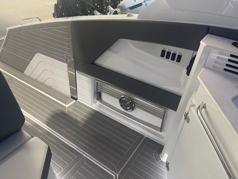 2022 Cruisers Yachts 42 GLS OB