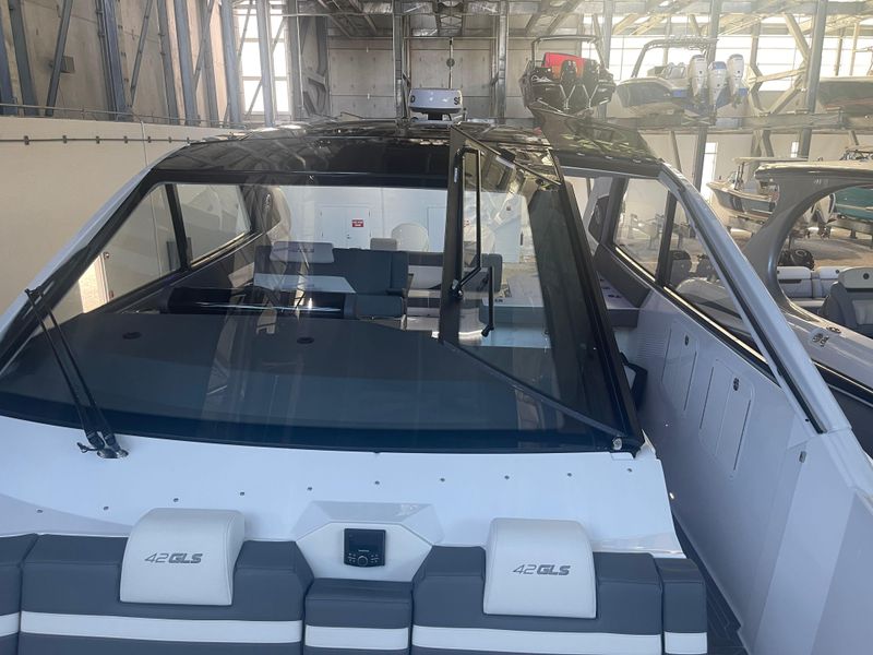 2022 Cruisers Yachts 42 GLS OB