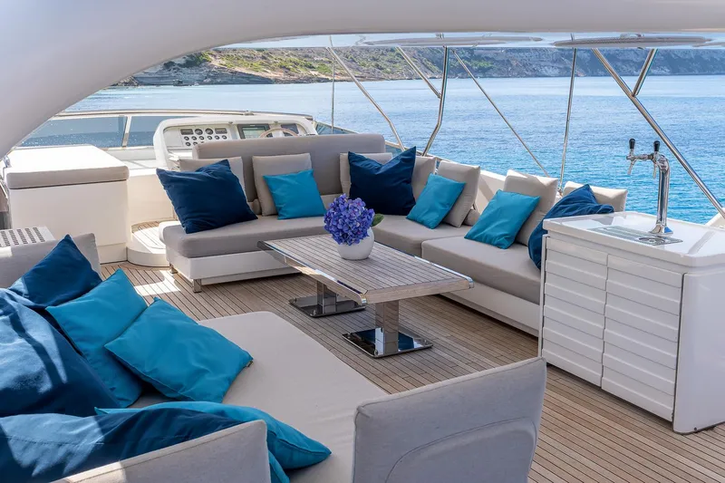 Easy Yacht Photos Pics Luxurious 2009 Sanlorenzo 82 yacht deck with elegant seating and ocean view.