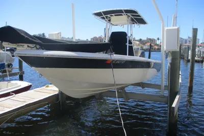 NauticStar 2400 Sport