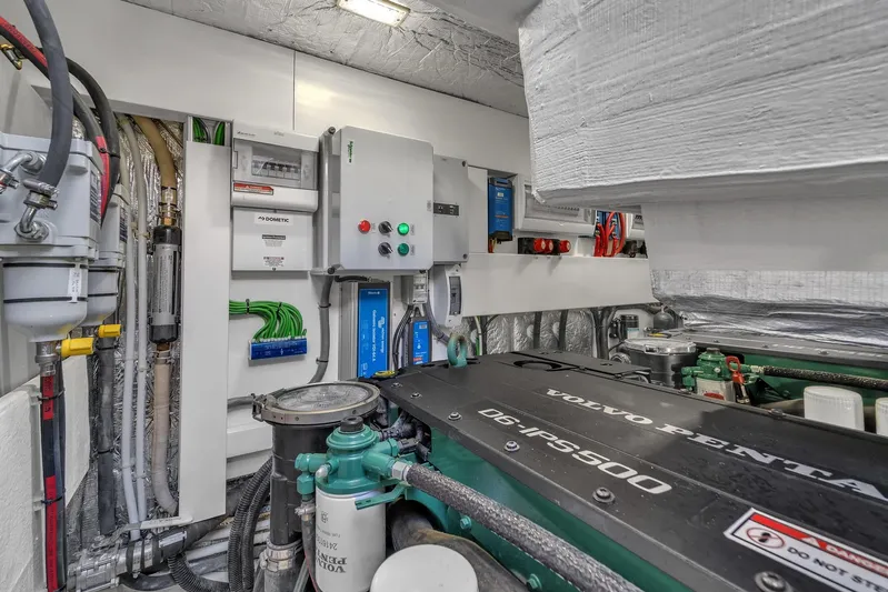  Yacht Photos Pics Engine room of 2023 Galeon 425 HTS yacht with Volvo Penta D6-IPS500 engine.
