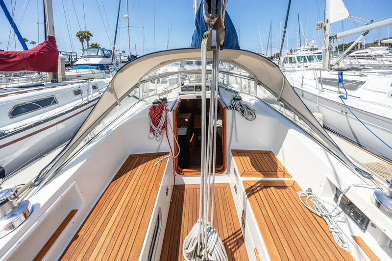 Roniin Yacht Photos Pics 2003 Hallberg-Rassy HR31 sailboat cockpit with teak decking, docked at marina.