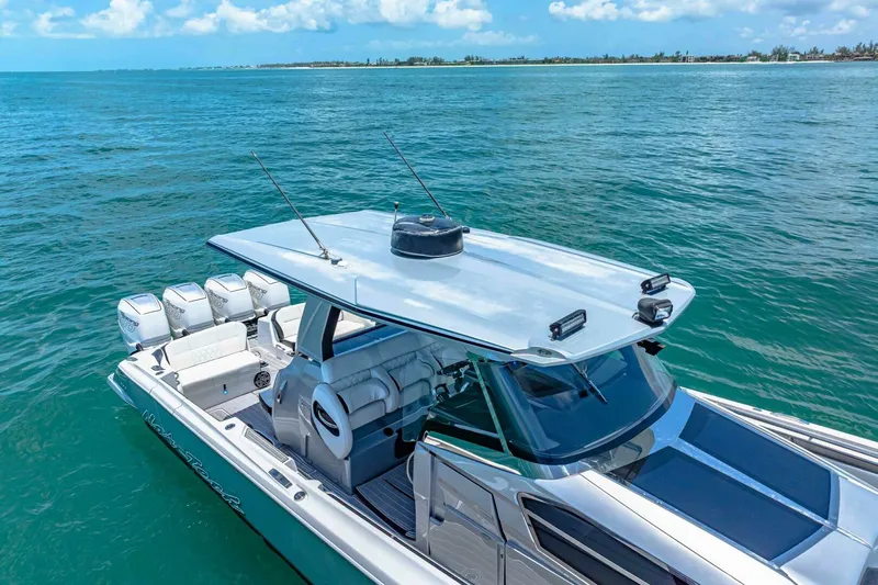 Rod's Jewel Yacht Photos Pics 