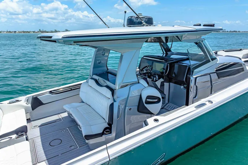 Rod's Jewel Yacht Photos Pics 