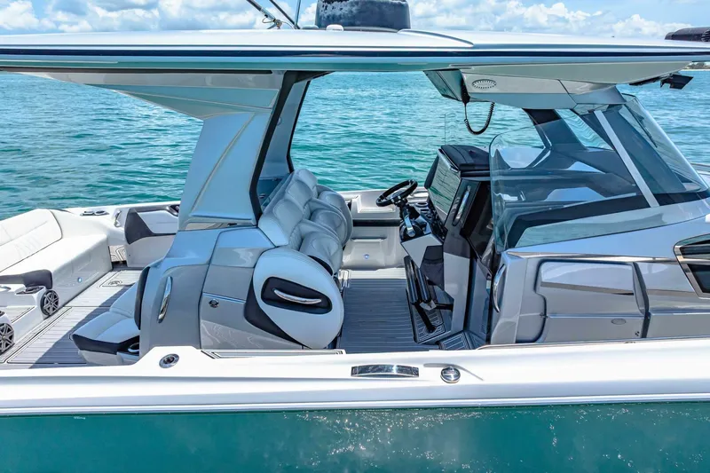 Rod's Jewel Yacht Photos Pics 