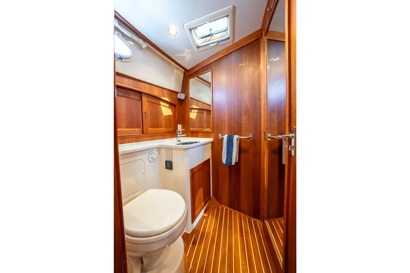 Concerto In Sea Yacht Photos Pics Guest Head