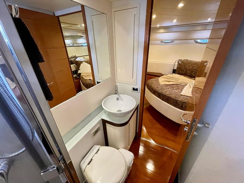 2007 Pershing 62