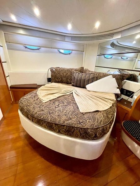 2007 Pershing 62