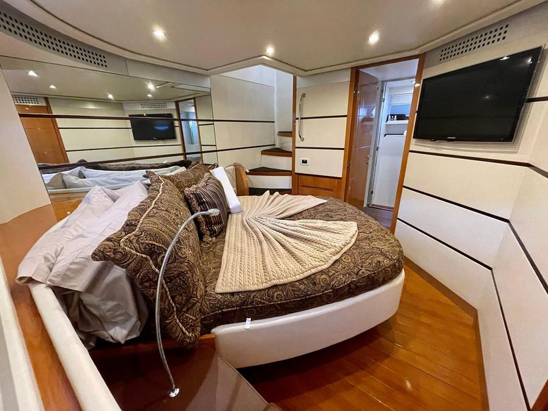 2007 Pershing 62