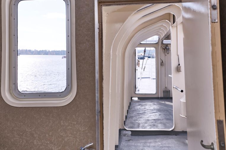 1962-189-custom-passenger-ship