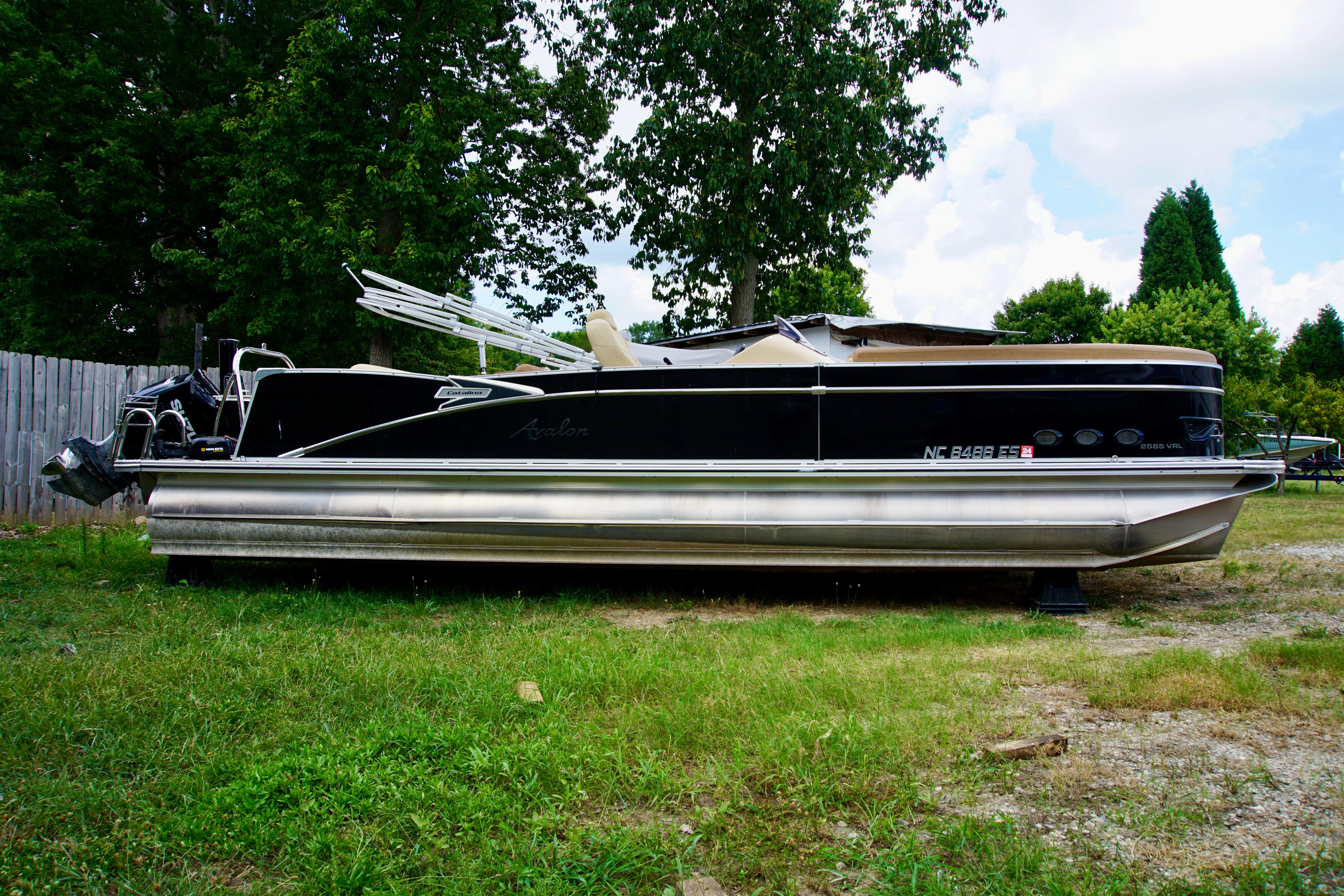 Avalon Catalina Platinum Rear Lounge - 25'