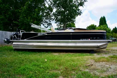 Avalon Catalina Platinum Rear Lounge - 25'