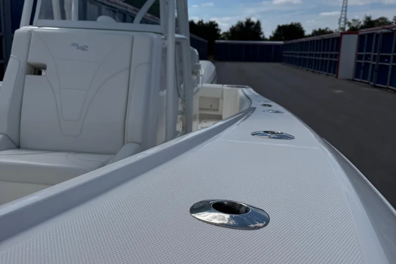 Yacht Photos Pics 2024 SeaVee 32Z boat deck with sleek design and stainless steel fittings.