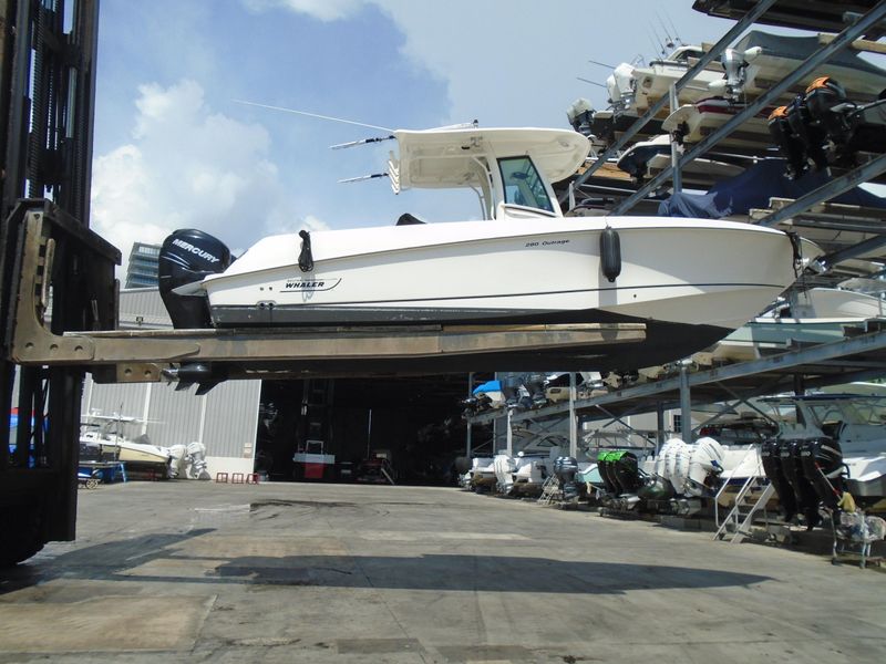 2014 Boston Whaler 280 Outrage