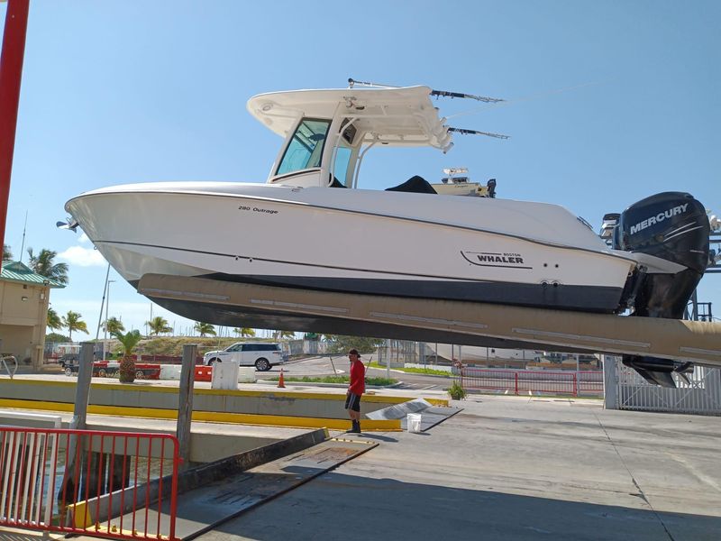 2014 Boston Whaler 280 Outrage