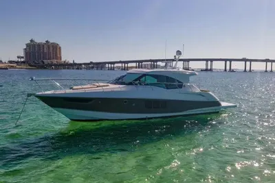 Cruisers Yachts 45 Cantius