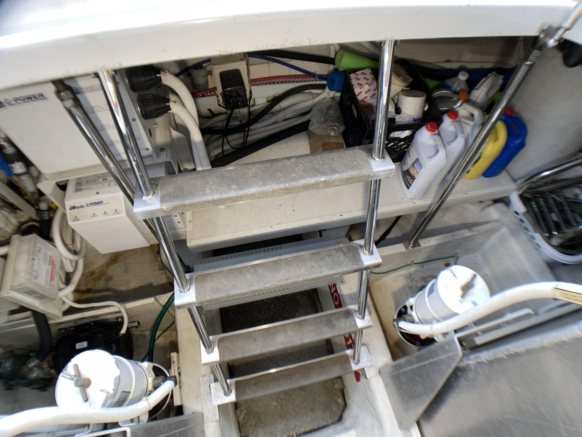 2006 Carver 56 