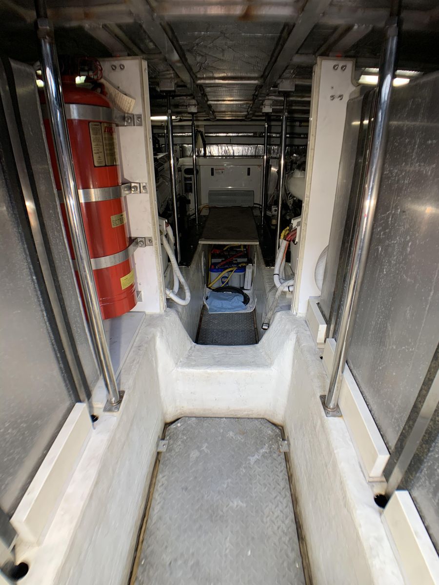 2006 Carver 56 