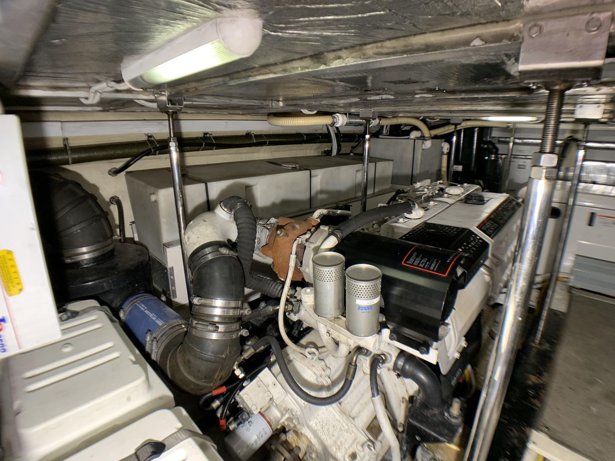 2006 Carver 56 