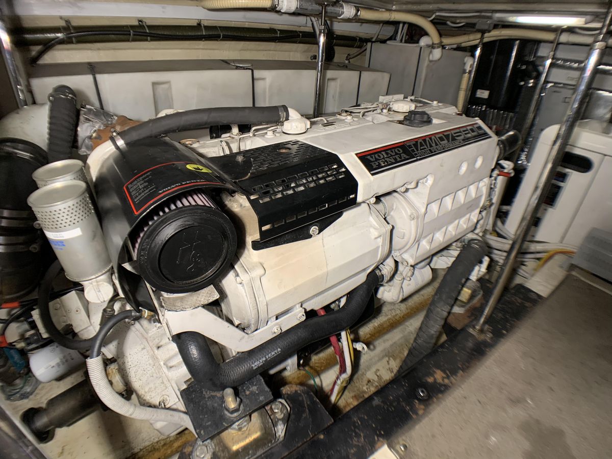 2006 Carver 56 