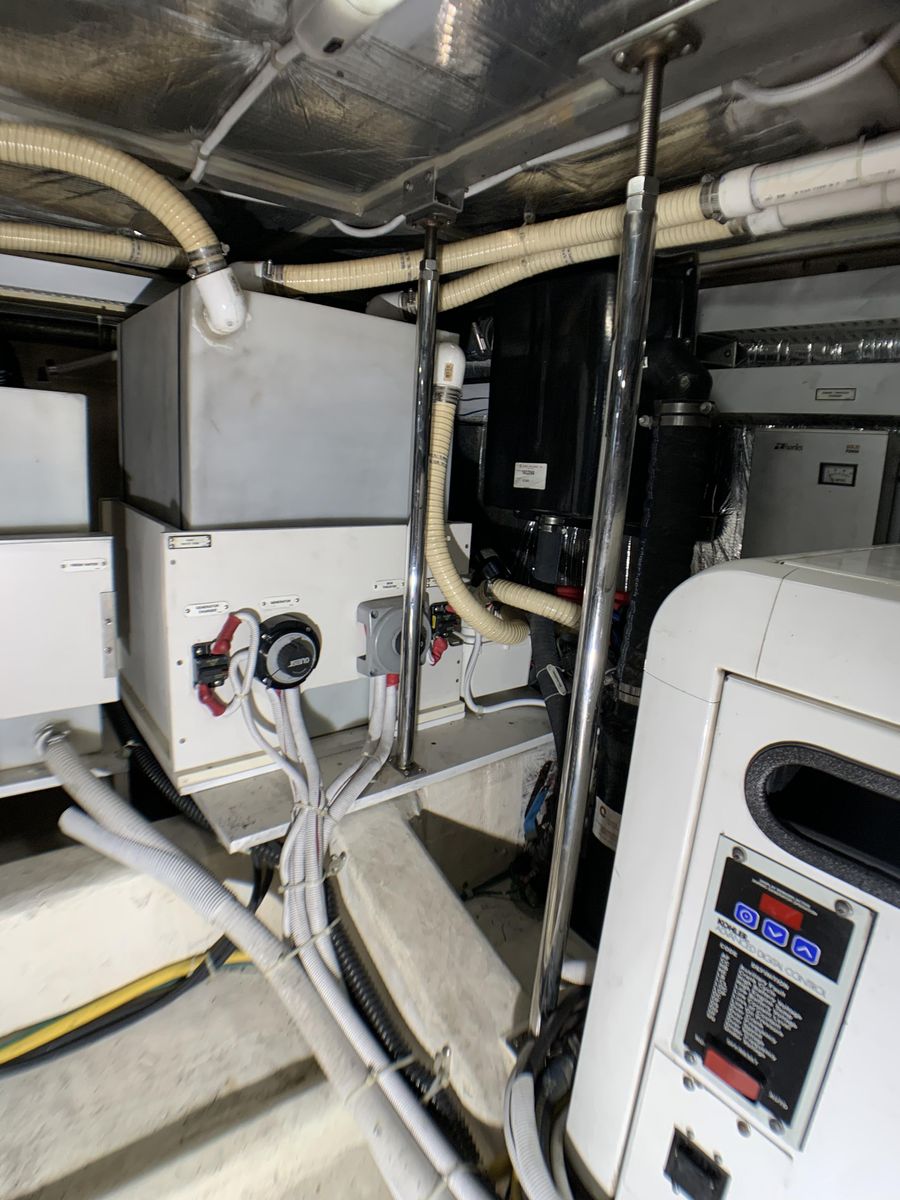 2006 Carver 56 
