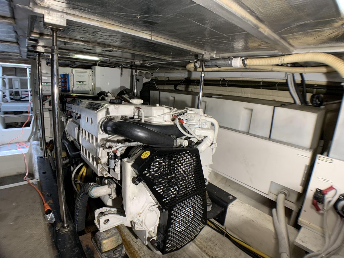 2006 Carver 56 