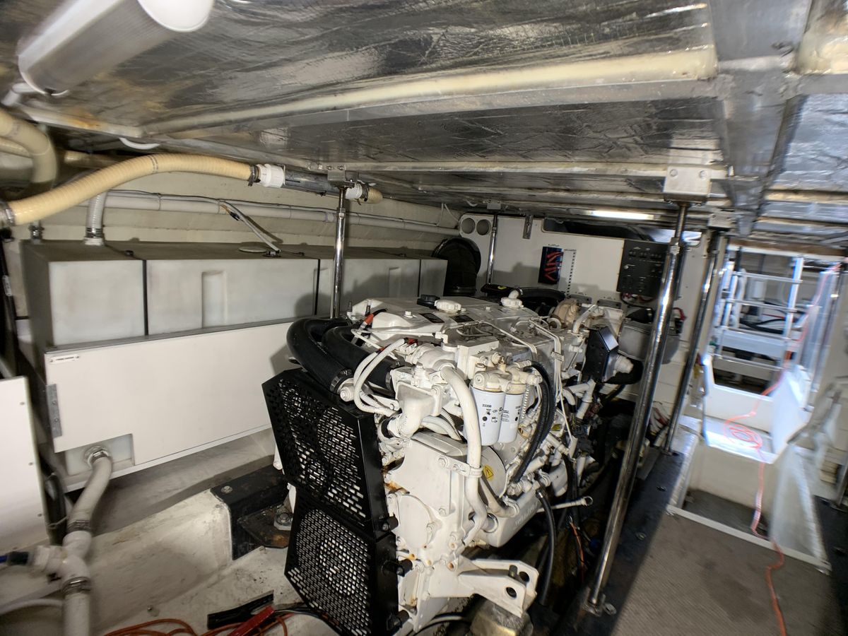 2006 Carver 56 