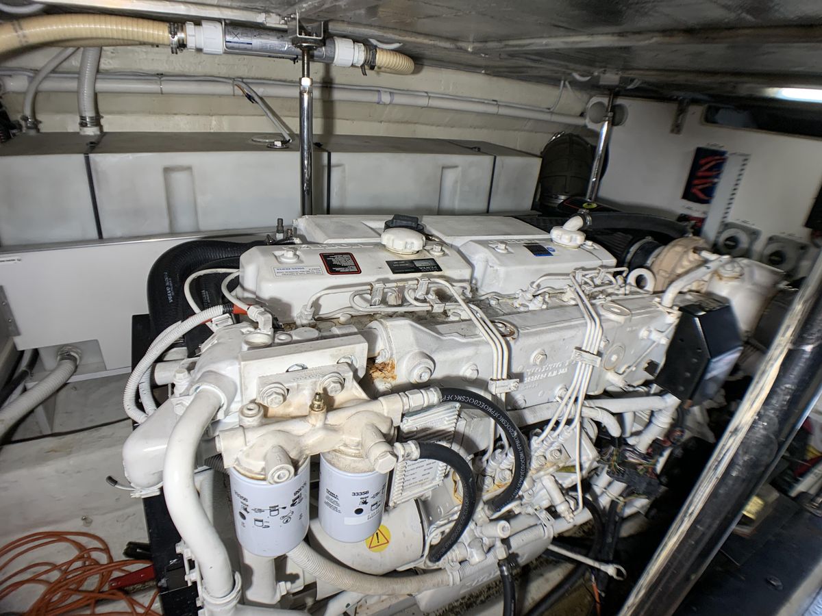 2006 Carver 56 