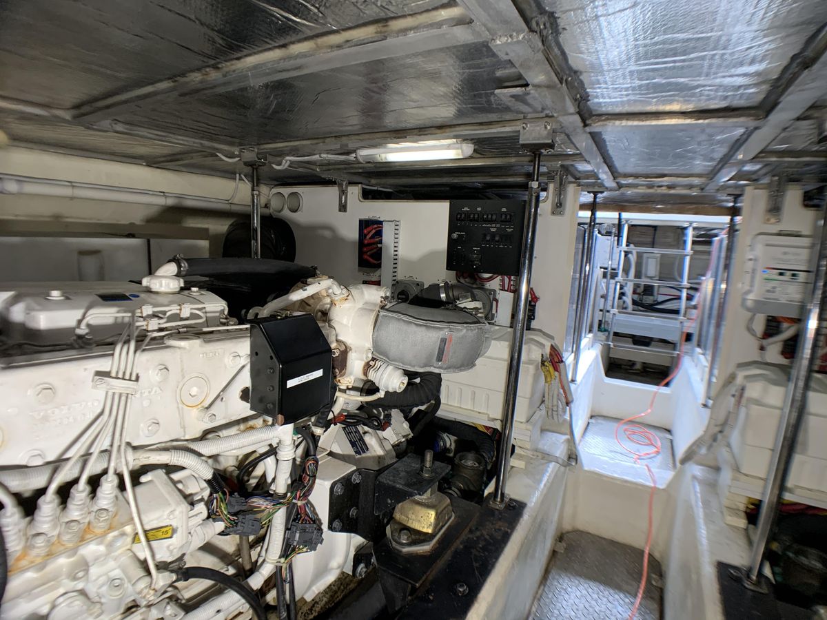 2006 Carver 56 
