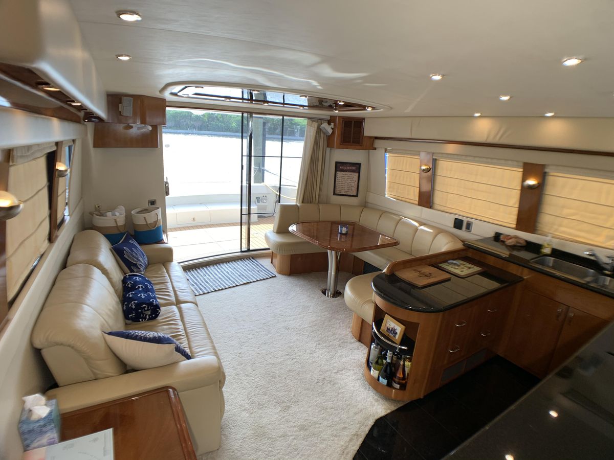 2006 Carver 56 