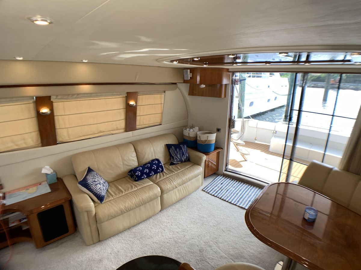 2006 Carver 56 