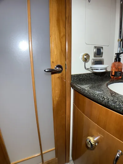 2006 56 Carver Voyager Yacht Photos Pics 