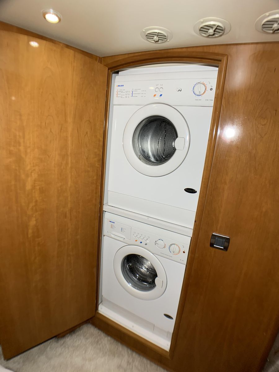 2006 Carver 56 