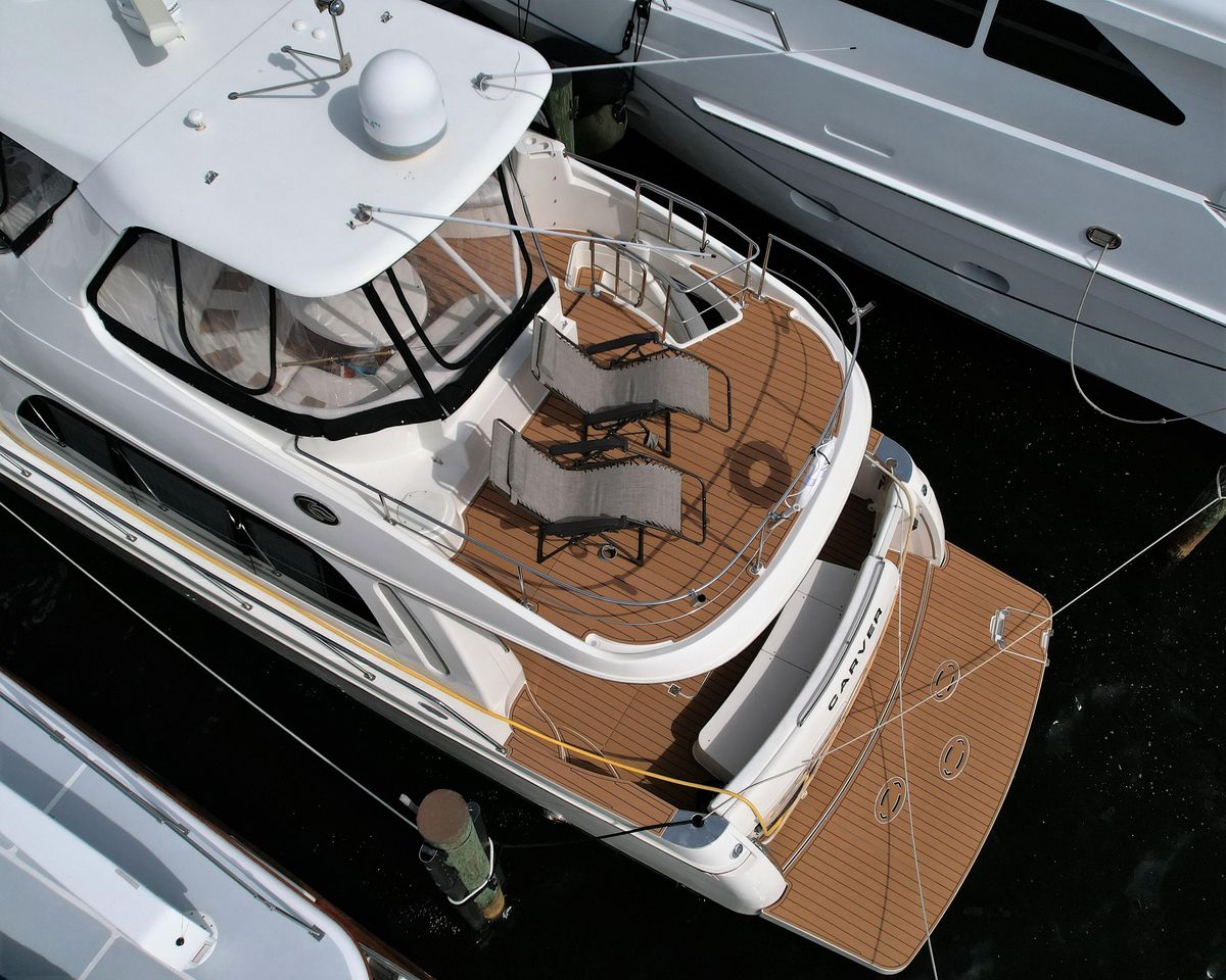 2006 Carver 56 