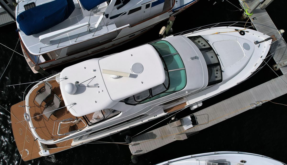 2006 Carver 56 