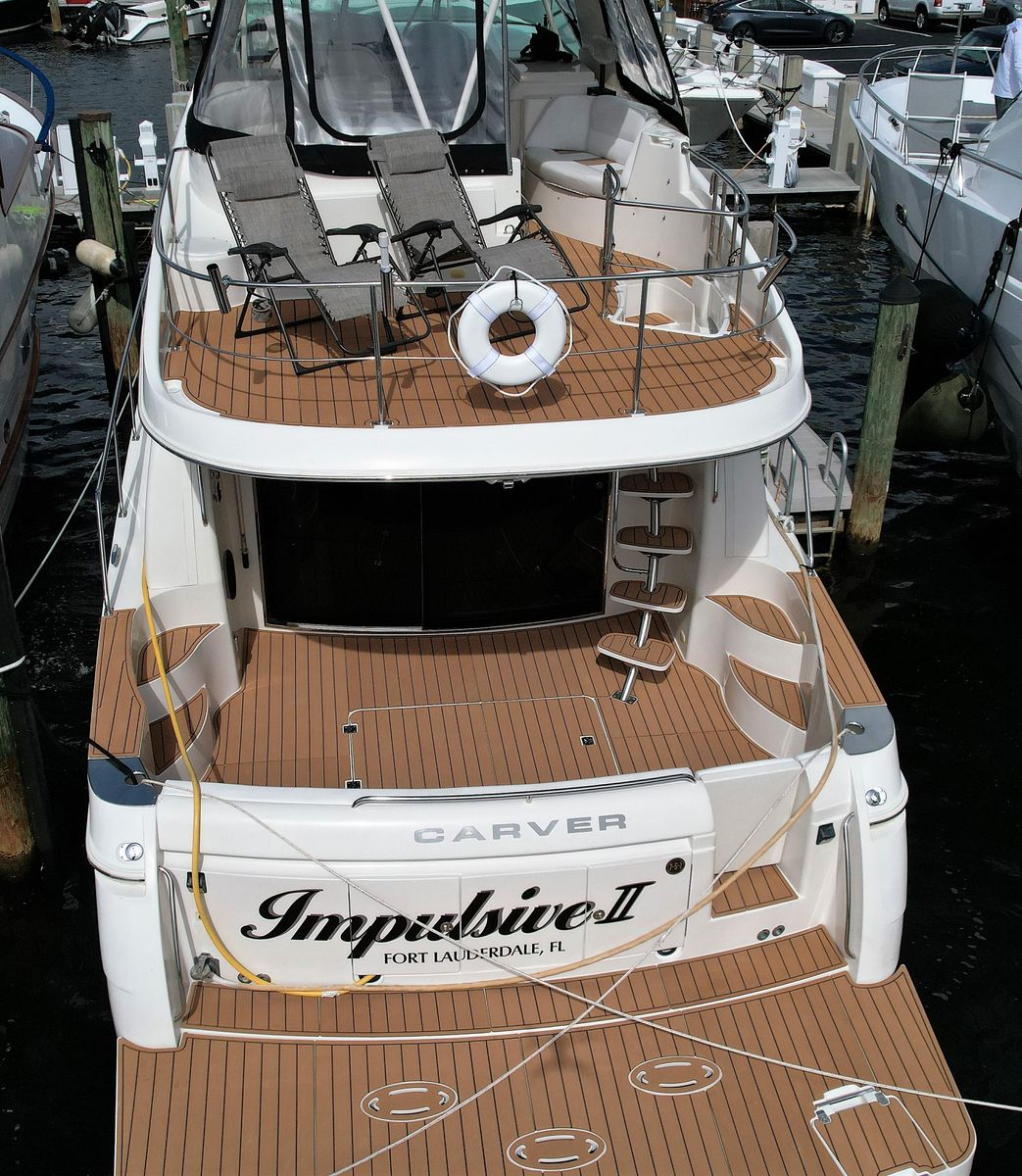 2006 Carver 56 