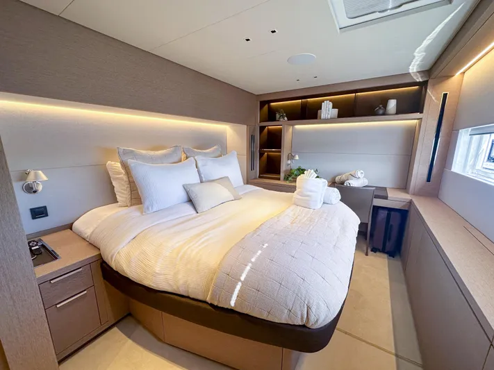  Yacht Photos Pics Master Bed