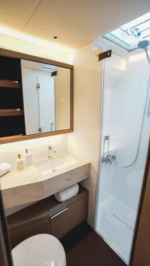  Yacht Photos Pics Stateroom Head with Separate Shower