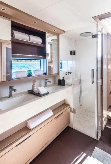  Yacht Photos Pics Master Vanity and Shower