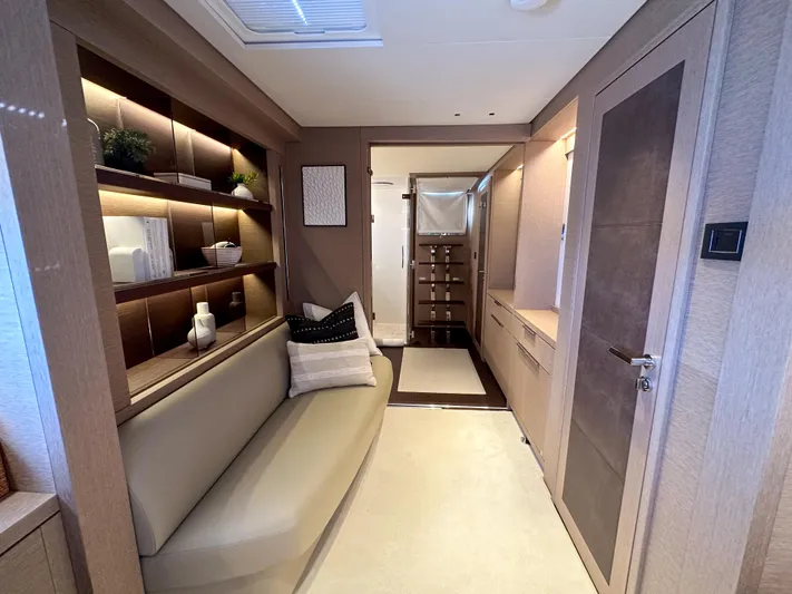  Yacht Photos Pics Master Cabin