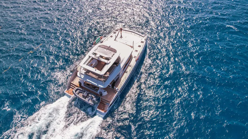  Yacht Photos Pics Underway