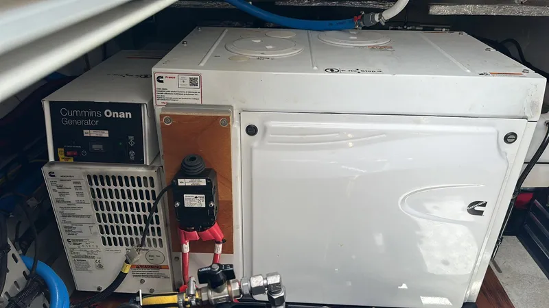  Yacht Photos Pics 19kW Onan Cummins Generator