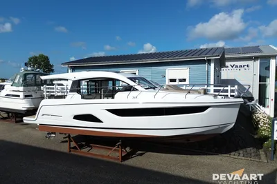 2025 Sealine C390