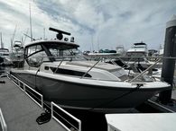 2022 Boston Whaler 325 Conquest