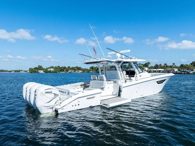 2022 Pursuit 42 