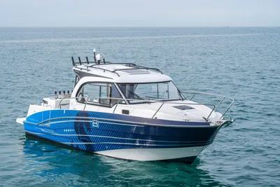 Beneteau Antares 8 Fishing